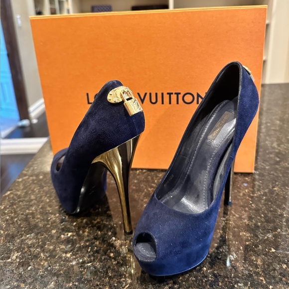 Luis Vuitton 6” heels - Picture 1 of 4
